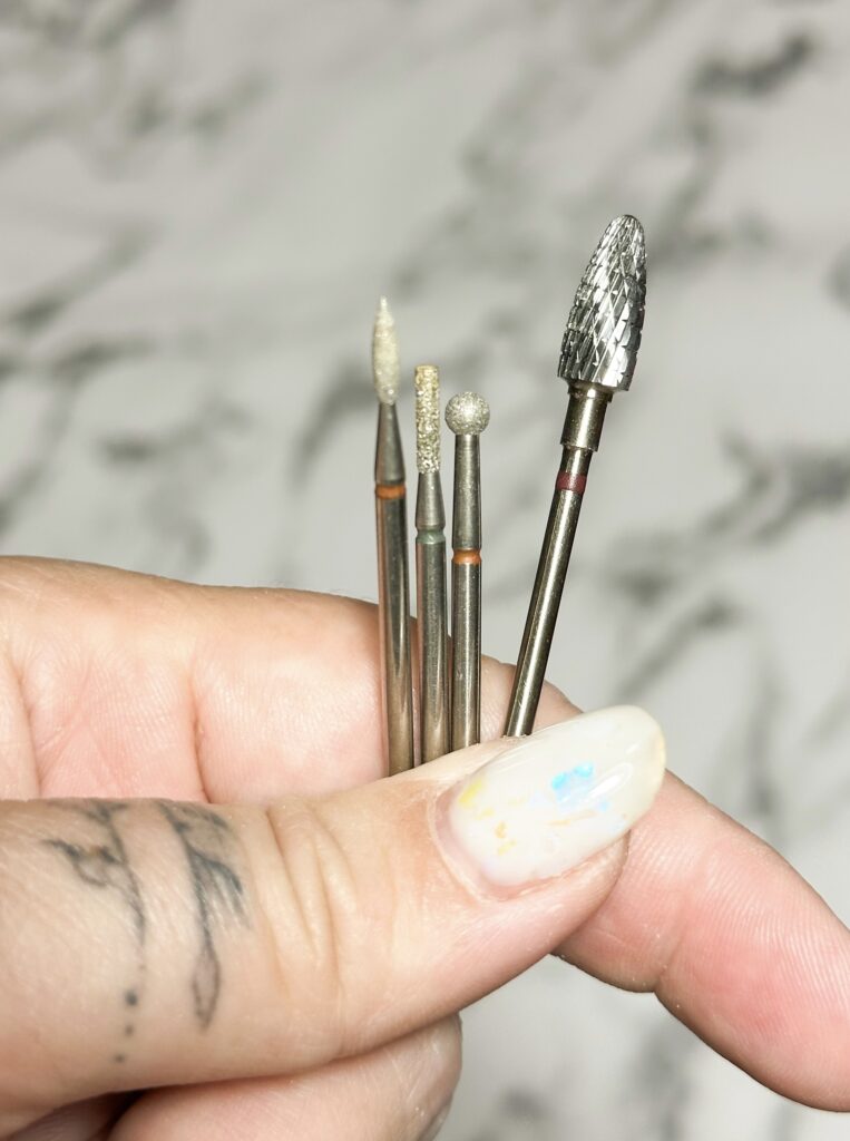 Qué comprar para empezar uñas desde cero | Guía real FORMACIÖN